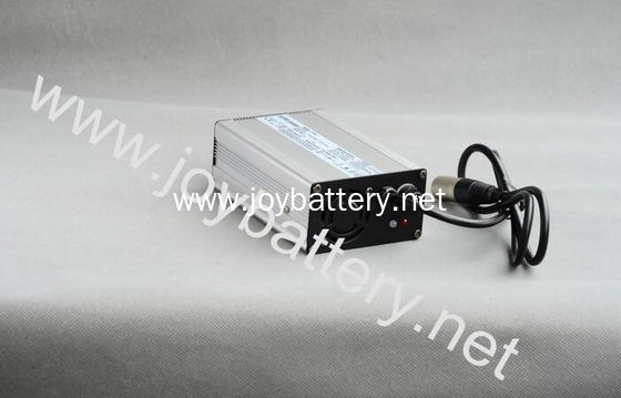 48V Li ion Battery Charger 55V 2A for E bike / Scooter，54.6V 5A Battery Charger Electric Scooter Charger 48V 5A