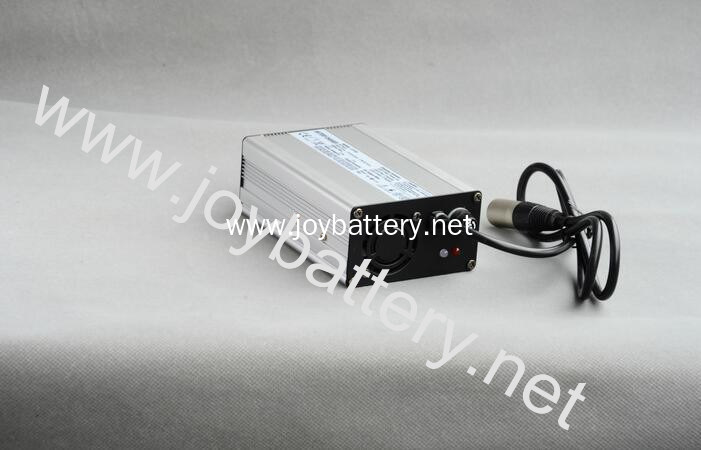 48V Li ion Battery Charger 55V 2A for E bike / Scooter，54.6V 5A Battery Charger Electric Scooter Charger 48V 5A